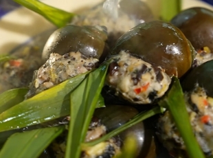 Ốc Nhồi Thịt Hấp Lá Gừng